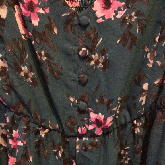 Torrid size 2 top. - Picture 2 of 8